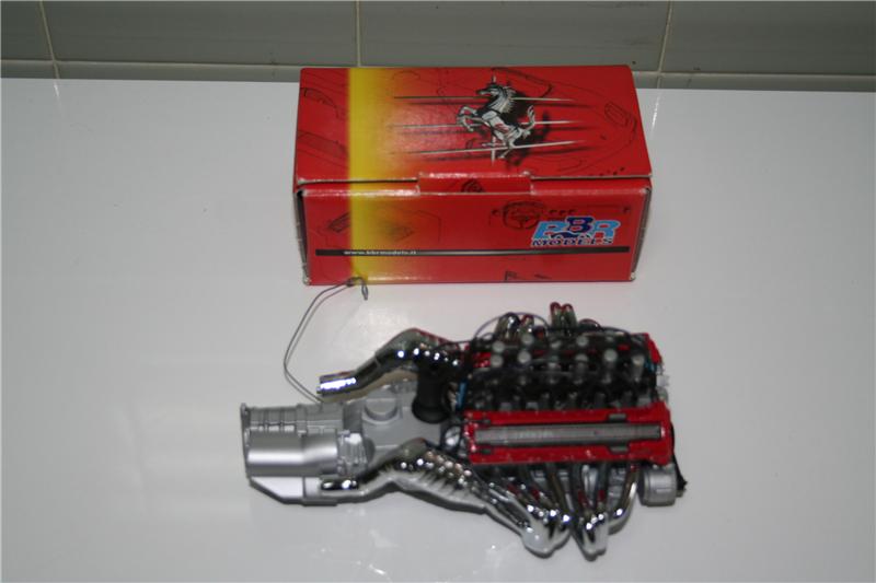 o v12 de 5998cc e 225kg
