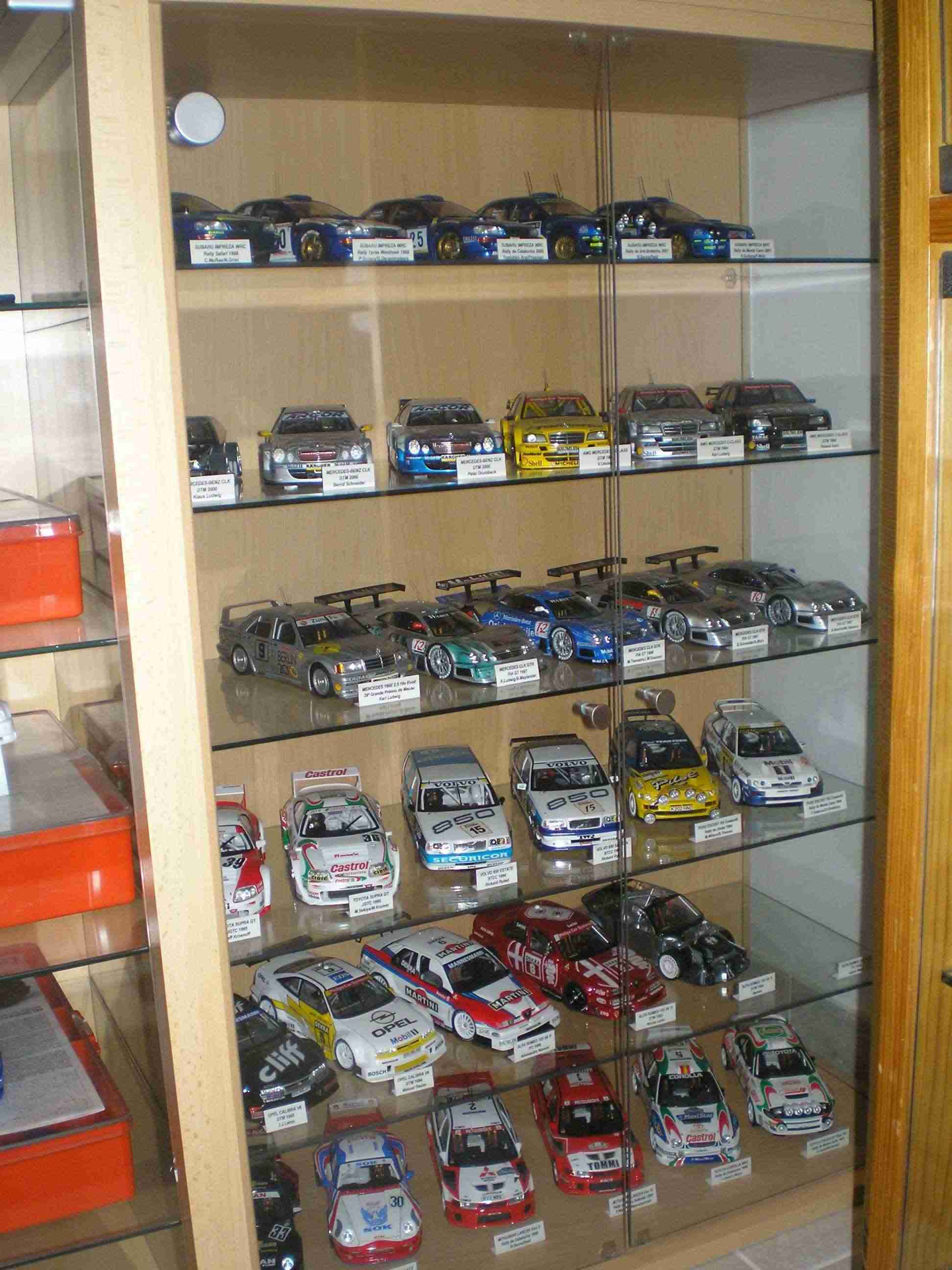 Automóveis 1/24