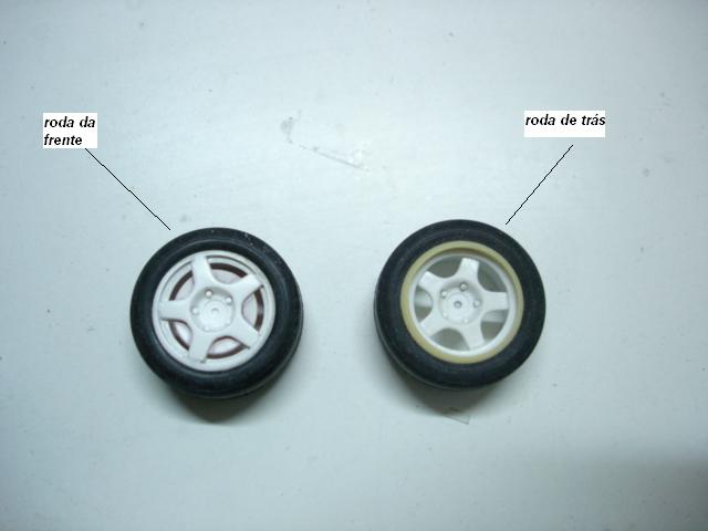estive a ver um pequeno video do rally de sam remo 85 e o audi aparece com as rodas da frente diferentes das de trás.é assim que eu vou fazer o meu modelo