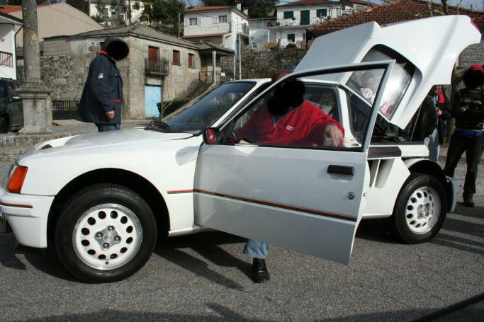 ...momentos depois confirmei que NÃO se tratava de uma réplica mas de um verdadeiro T16...
