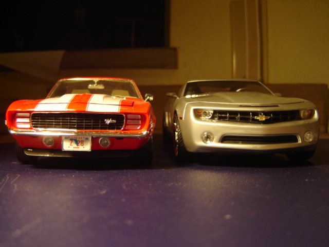 Chevrolet Camaro Concept (2005) - AMT e Chevrolet Camaro Z/28 (1969) - Revell