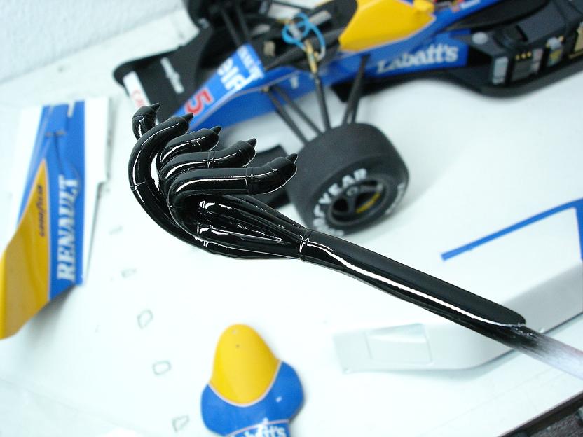 estes escapes são de um formula 1 e estão pintados com preto enamel da humbrol