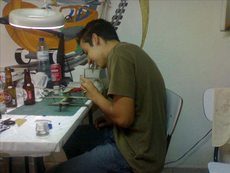 ps- o duarte a fazer modelismo... se bem que o kit não era dele....