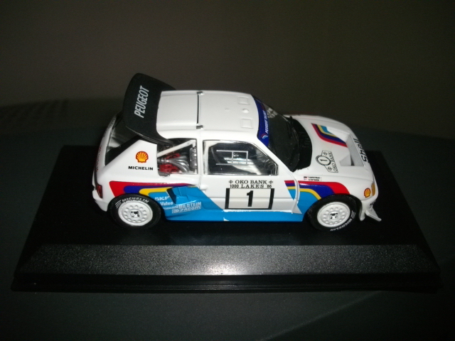 tambem faço um melhor acabamento nos carros de esc. 1/43. principalmente o interior.