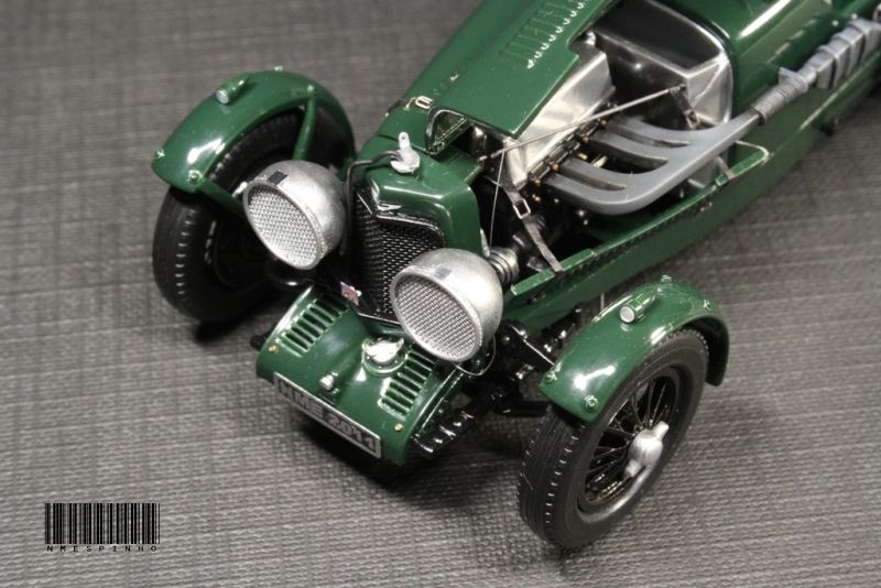 Aston Martin 8.JPG