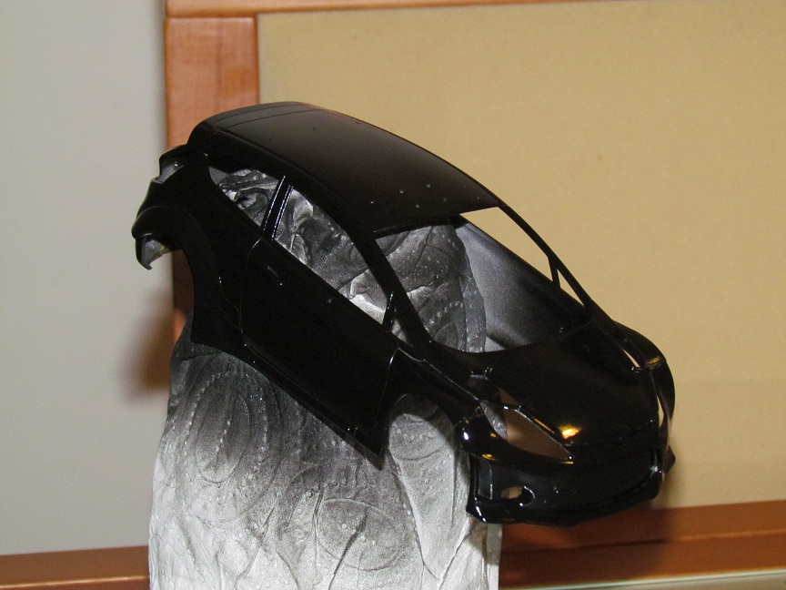 1ª mão de Preto Brilhante