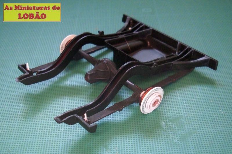 O sistema traseiro de travagem composto por discos e tambor (para o travão de mão)