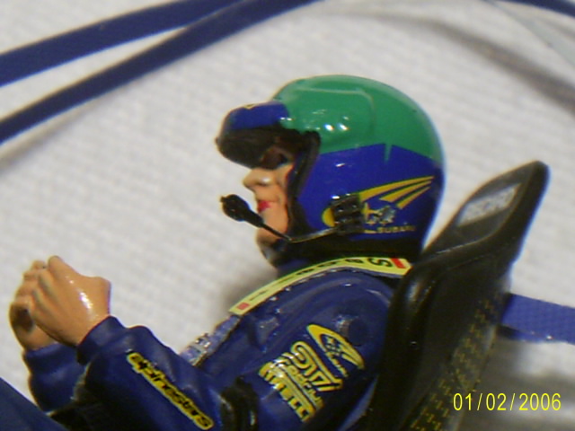 Colocando o PE do microfone no capacete