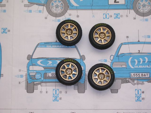 Jantes pintadas com Alclad. Logo aerografo com matrizes