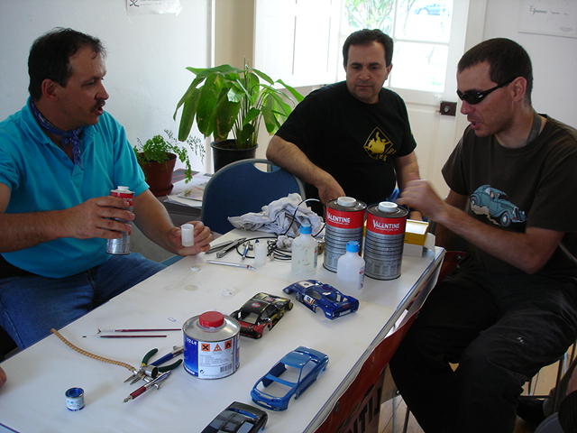 Os 3 Serial Killer, Paulinho, Nuno e Miguel, as vitimas do verniz estão em baixo o Capri e o Toyota de Gr5 mais o Skyline do ChicoMaravilha